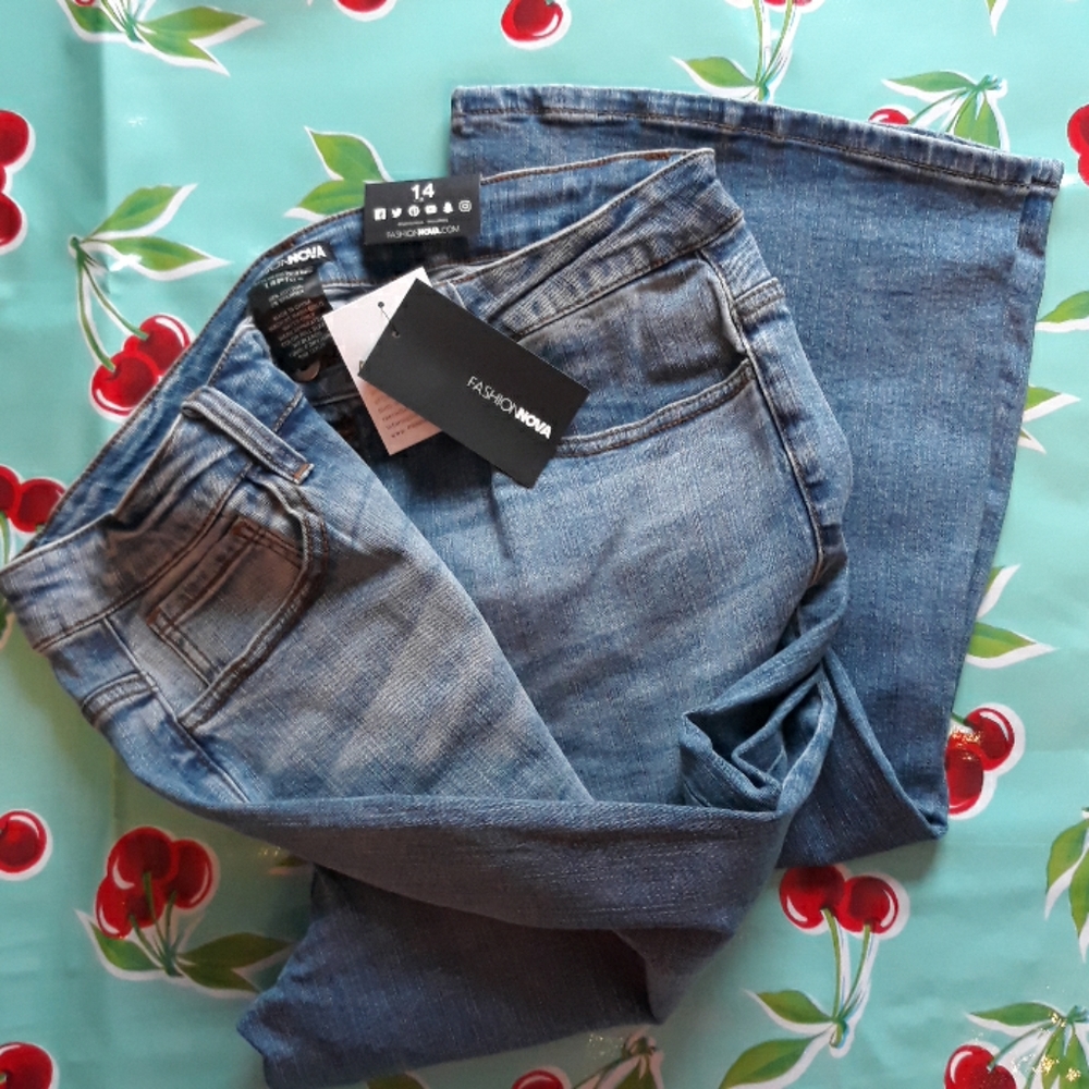 Fashion Nova Jean's- Bootcut Flare